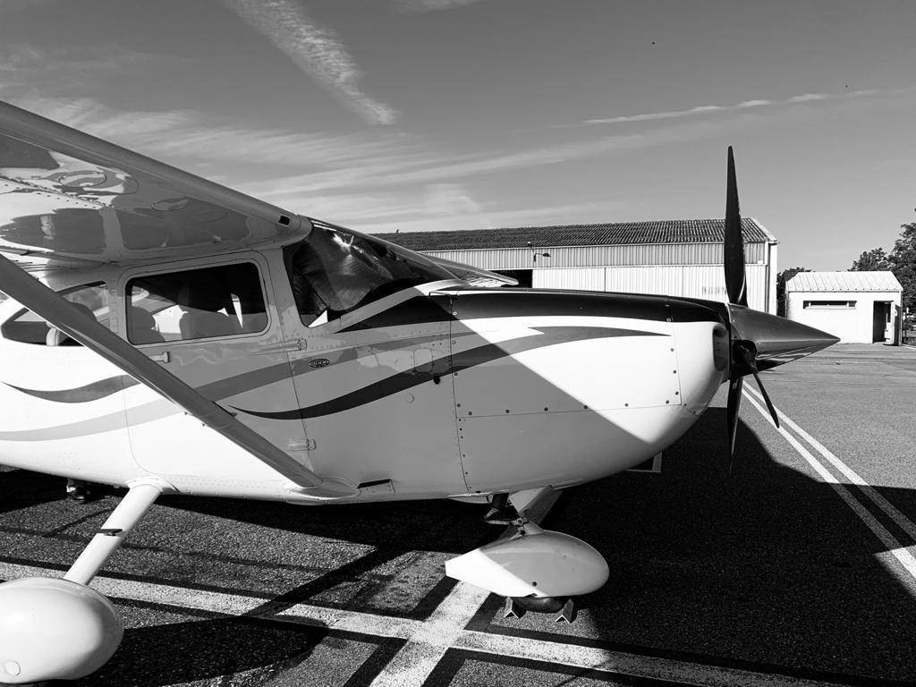 Activité originale vol en avion pour EVG-EVJF enterrement de vie de garçon ou de jeune fille Bourg-en-Bresse Ain 01