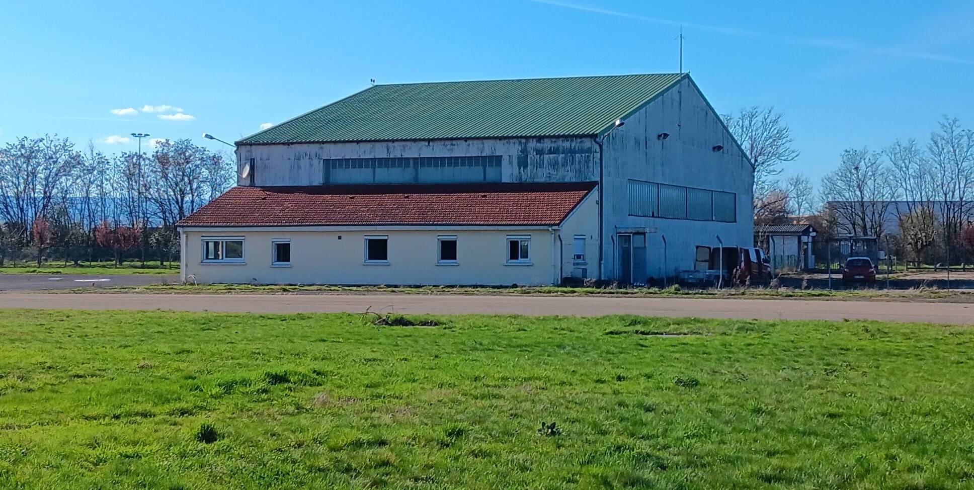 Avnir Aviation à l'aéroport de Saint-Étienne Loire