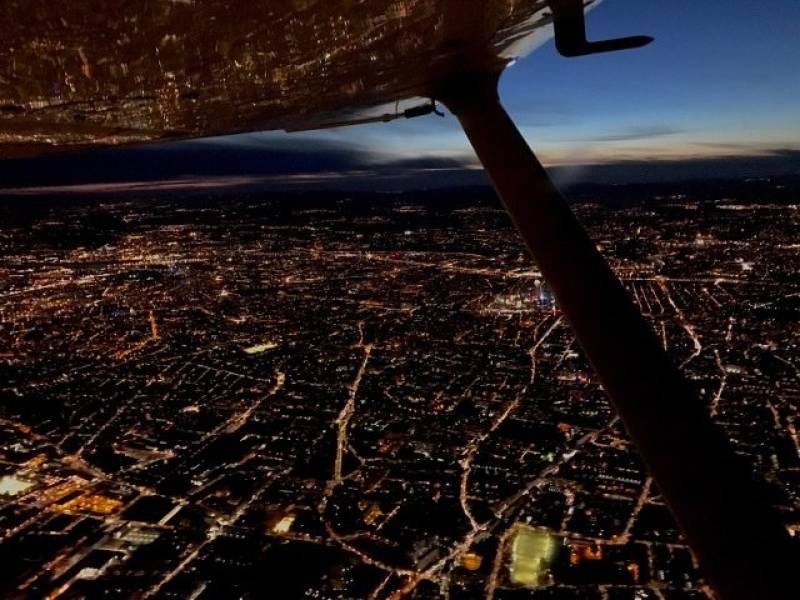 Lyon de nuit vue d'un Cessna172 en vol