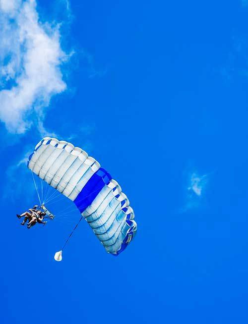 Après le pilotage, le Parachutage ! Testez le parachutisme après le vol d'initiation en avion à Bron à coté de Lyon