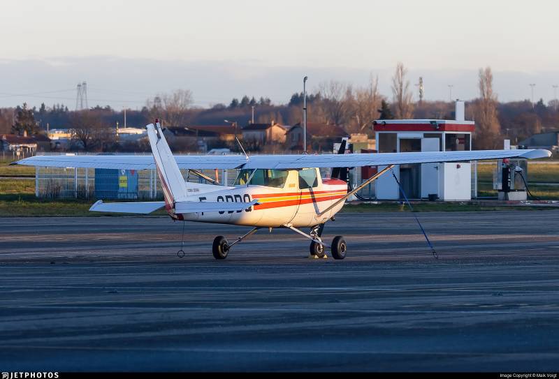 Cessna 152 au soleil couchant