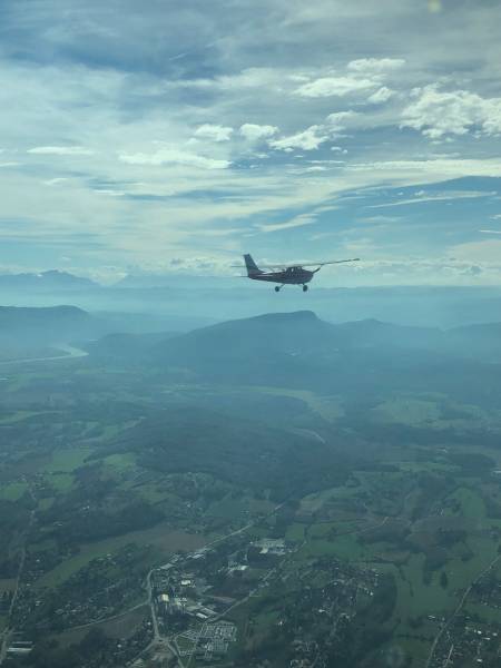 Photo d'un avion en vol prise par un avion en vol