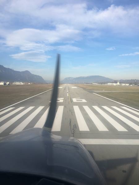 Décollage d'un petit avion Lyon-Bron