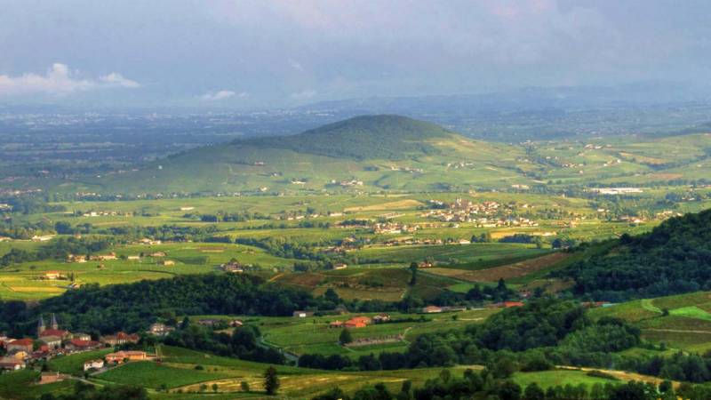 Vol découverte du vignoble du Beaujolais en avion léger avec moniteur certifié depuis Lyon Bron
