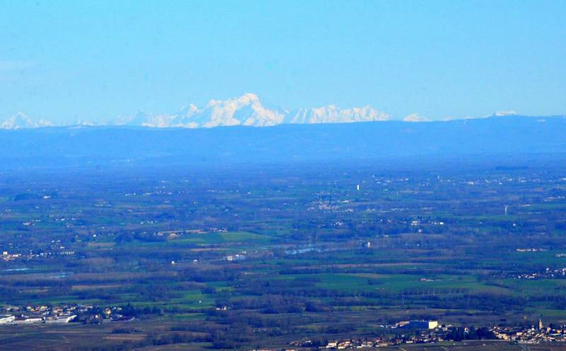 Vol découverte du vignoble du Beaujolais en avion léger avec moniteur certifié depuis Lyon Bron